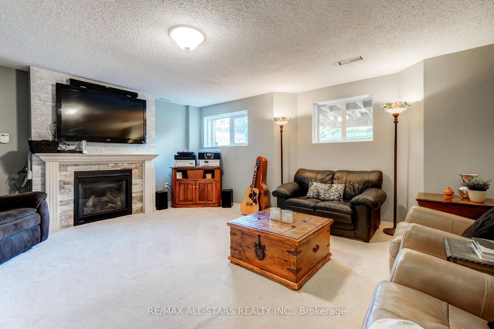 Property Photo: 29 Fourth Avenue N ON L9P 1V5