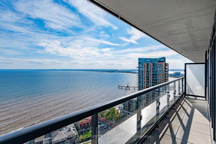 Property Photo: 370 Martha Street 1503 ON L7R 0G9