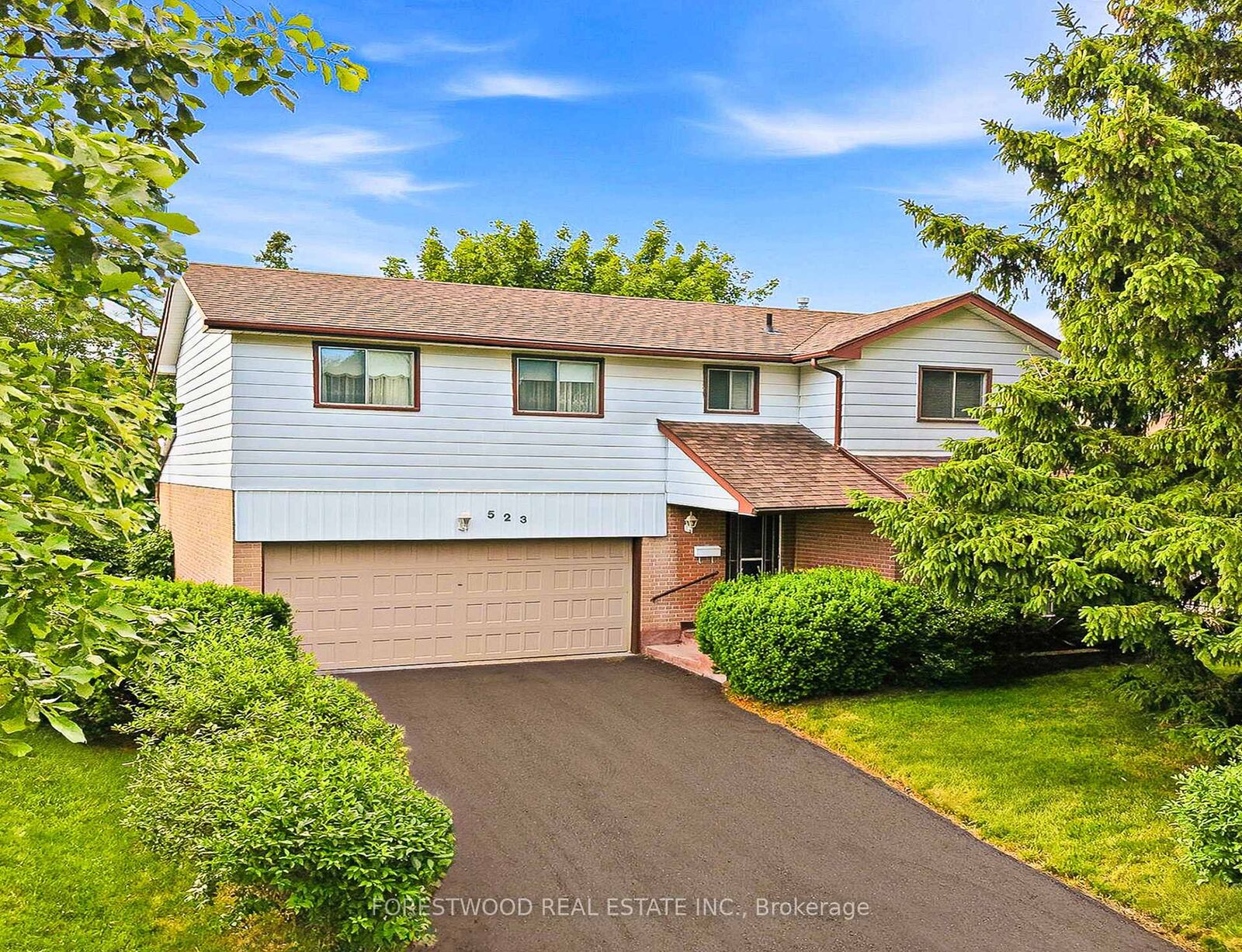 Property Photo: 523 Hyacinthe Boulevard ON L5A 3L2