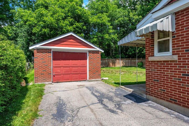 Property Photo:  32 Dayfoot Drive  ON L7G 2L1 