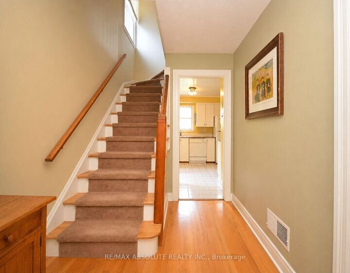 Property Photo:  1 Arundel Avenue  ON K1K 0B1 