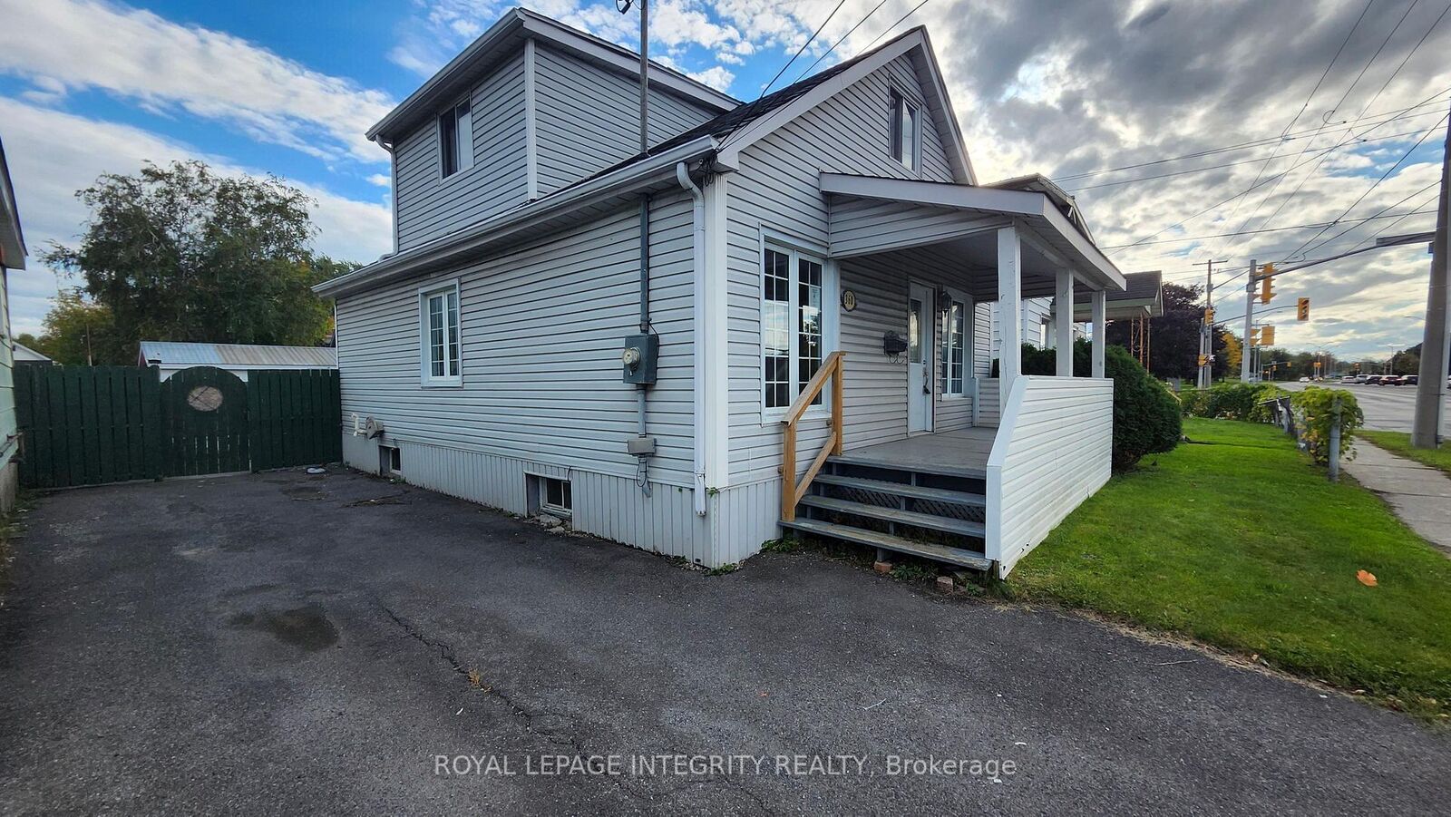 Property Photo: 360 9th Street W ON K6J 3A7