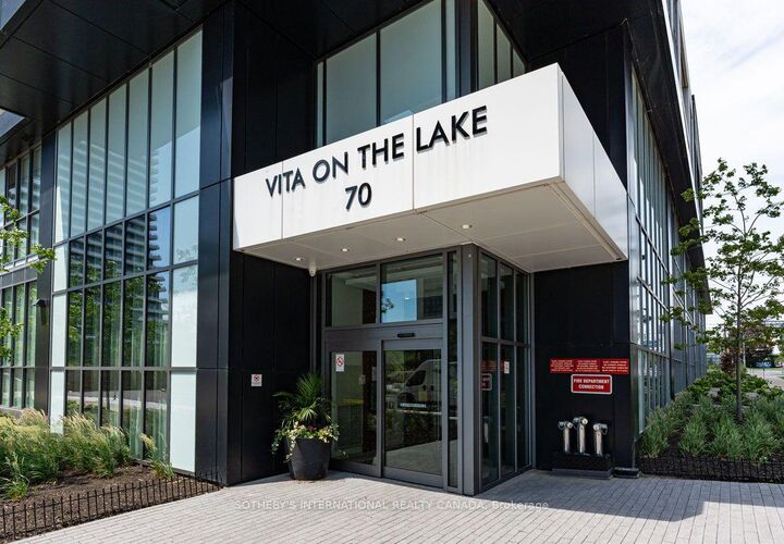 Property Photo:  70 Annie Craig Drive 4805  ON M8V 0G2 