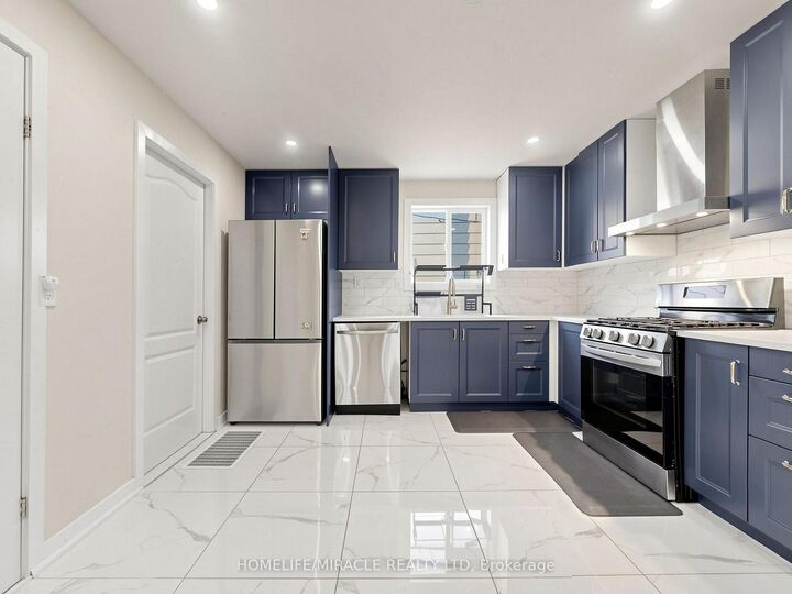 Property Photo:  3694 Brandon Gate Drive  ON L4T 3M8 