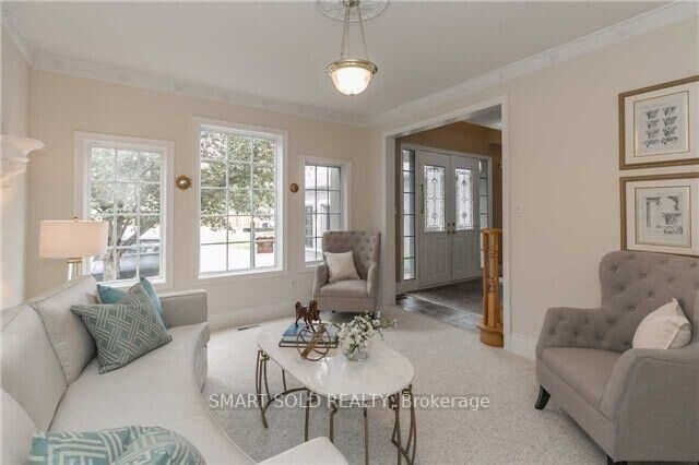 Property Photo: 704 Foxcroft Boulevard ON L3X 1N2