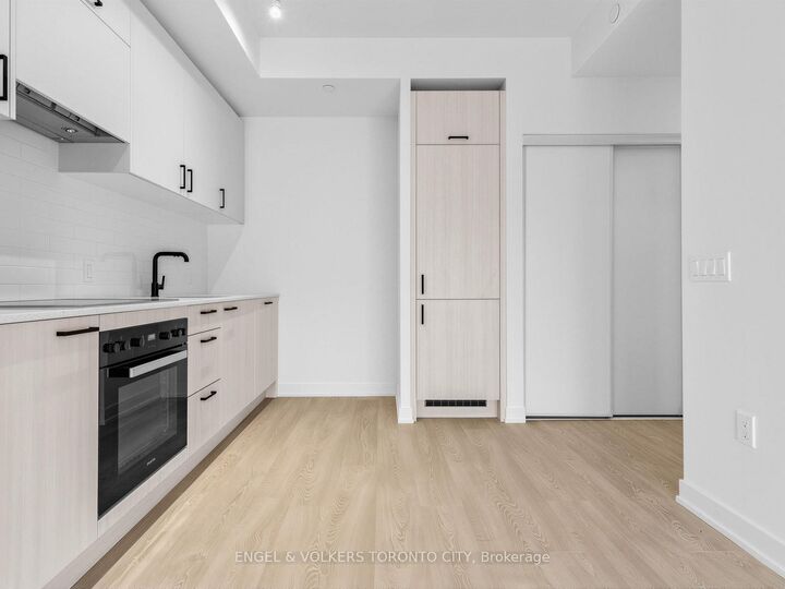 Property Photo:  1 Quarrington Lane 1418  ON M3C 0S4 