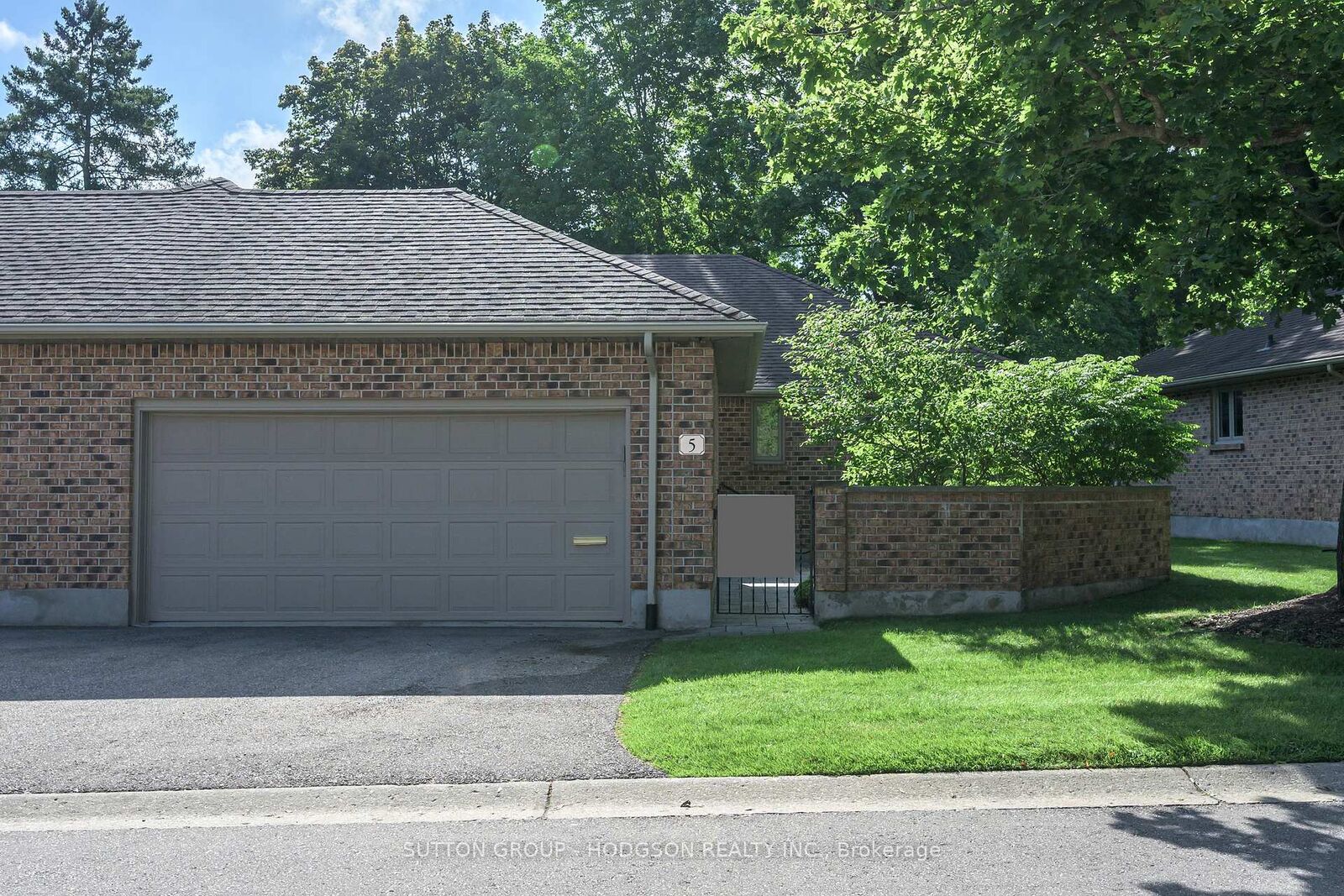 Property Photo:  1443 Commissioners Road W 5  ON N6K 1E2 