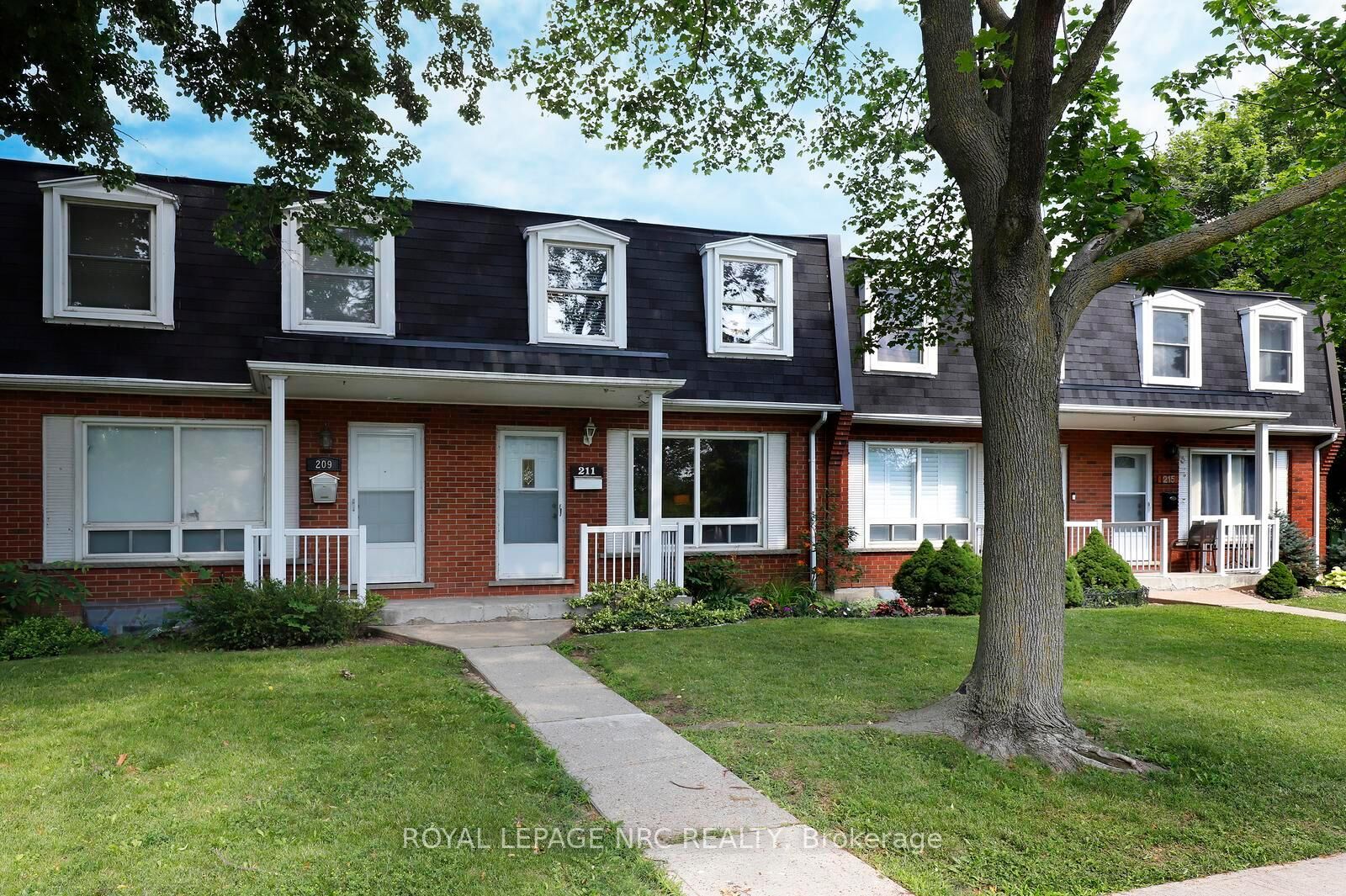 Property Photo:  211 Lake Avenue N 6  ON L8E 1L5 