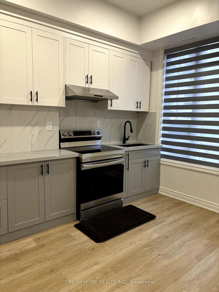 Property Photo: 337 Mutual Street 302 ON M4Y 1X6