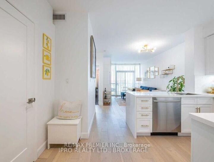 Property Photo:  3391 Bloor Street W 411  ON M8X 1G3 