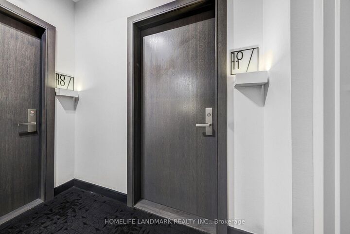 Property Photo: 52 Forest Manor Road 1011 ON M2J 0E2