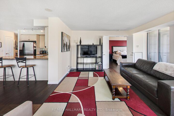 Property Photo:  140 Simcoe Street Ph09  ON M5H 4E9 