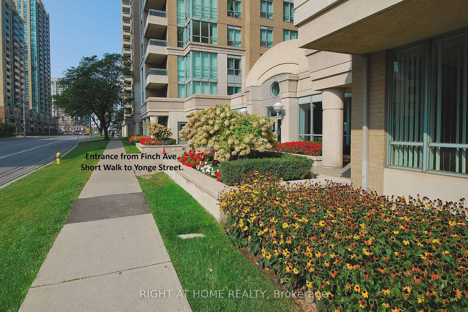 Property Photo:  39 Pemberton Avenue 1009  ON M2M 4L6 