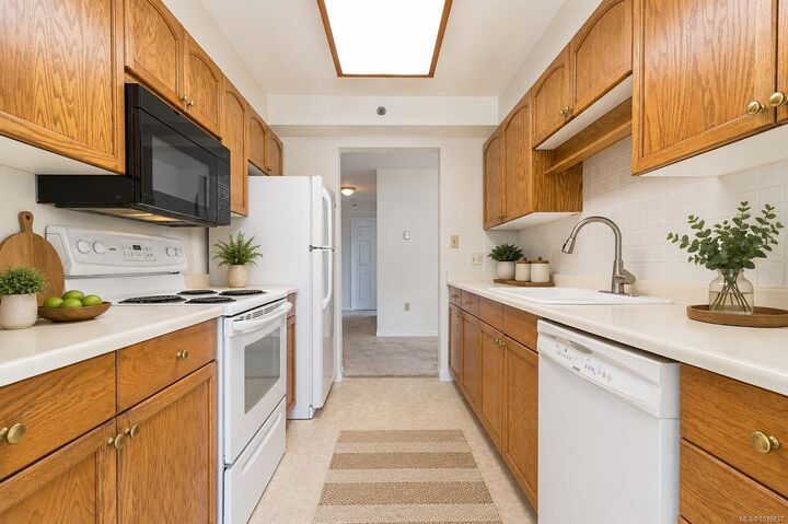 Property Photo:  3969 Shelbourne St #326  BC V8N 6J5 