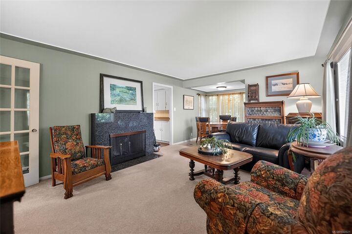 Property Photo:  655 Drake St  BC V9S 2T2 