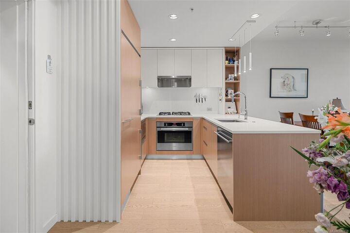 Property Photo: 1033 Cook St #511 BC V8V 0E1