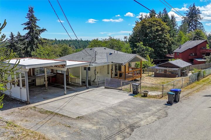 Property Photo: 2170 Elizabeth St BC V9X 1G3