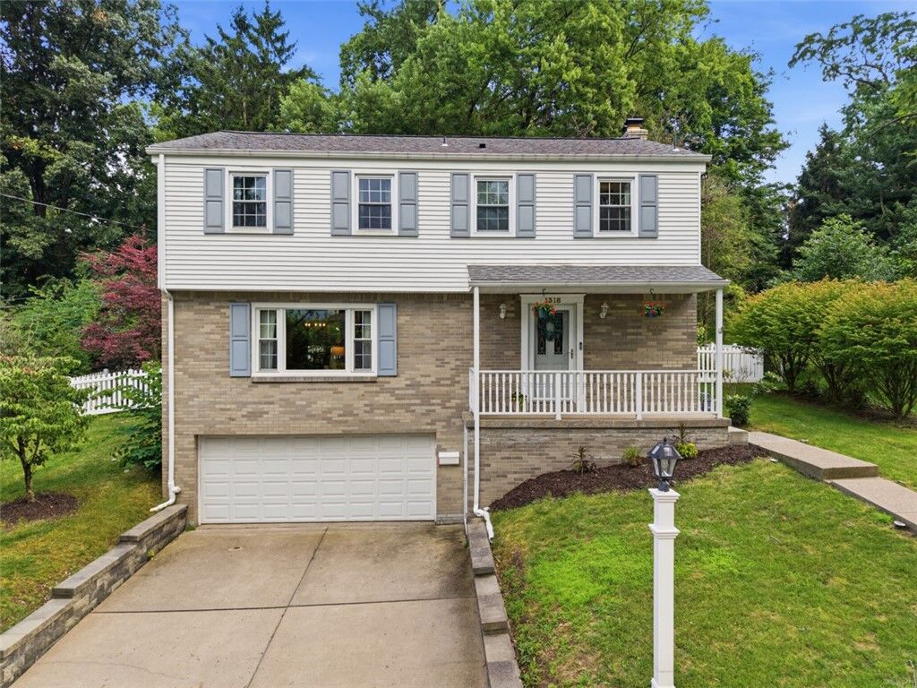 Property Photo: 1318 Plantation Dr PA 15102