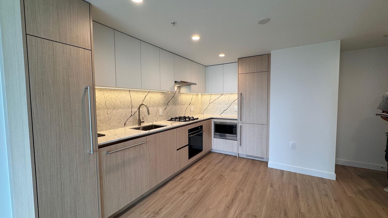 Property Photo: 2135 Springer Avenue 16xx BC V5B 0C1