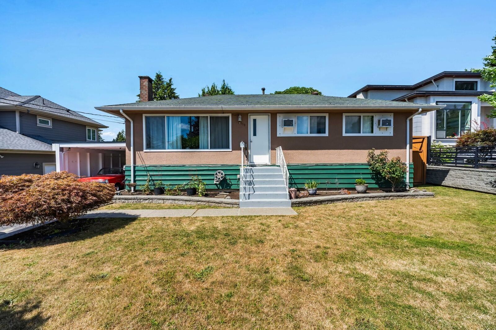 Property Photo: 2119 Monterey Avenue BC V3K 2M5