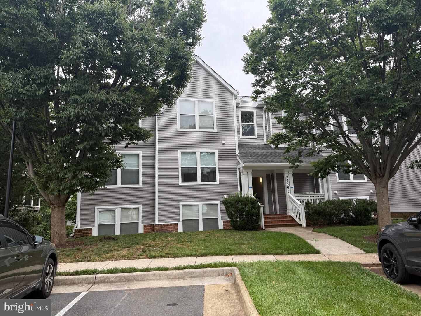 Property Photo: 20600 Cornstalk Terrace 302 VA 20147