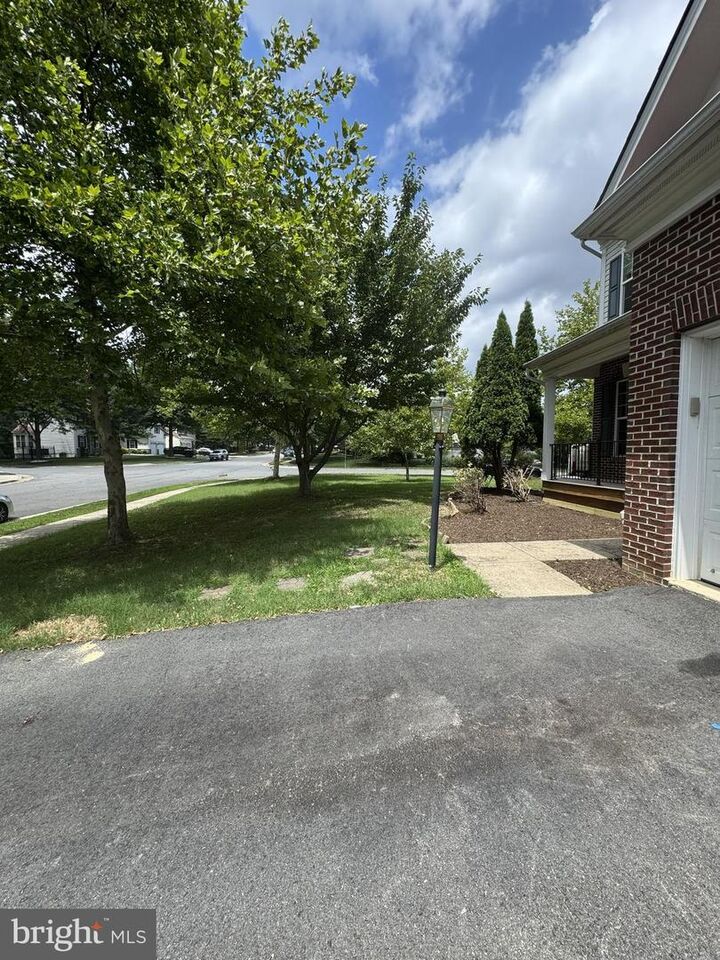 Property Photo:  15563 Kelley Farm Court  VA 22193 