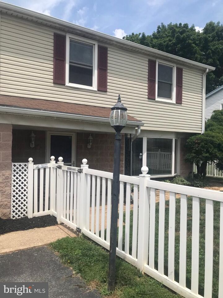 Property Photo: 975 Marbrook Lane PA 17404