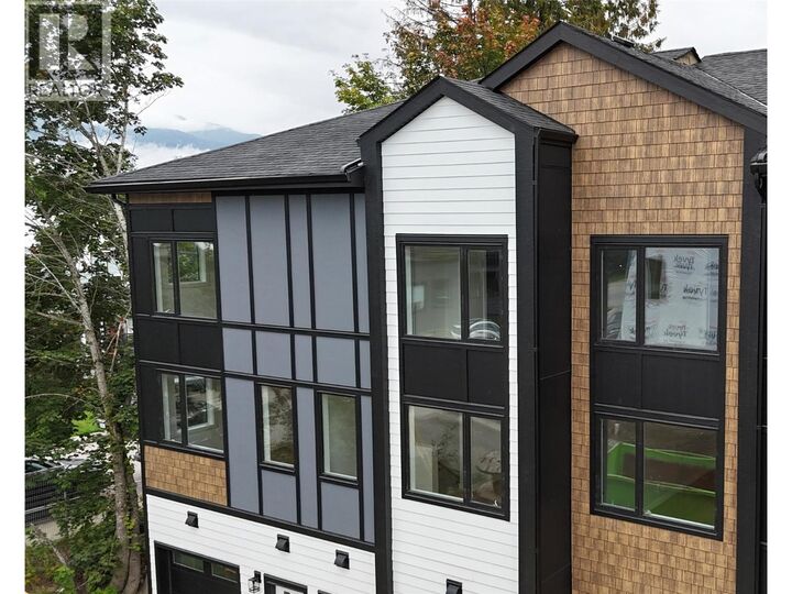 Property Photo: 404 King Street BC V0E 2S0