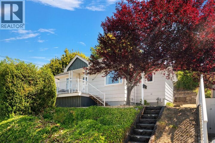 Property Photo:  2457 Hilton Avenue  BC V9Y 1X6 