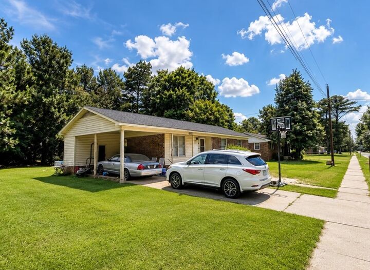 Property Photo:  215 Huggins St  SC 29571 