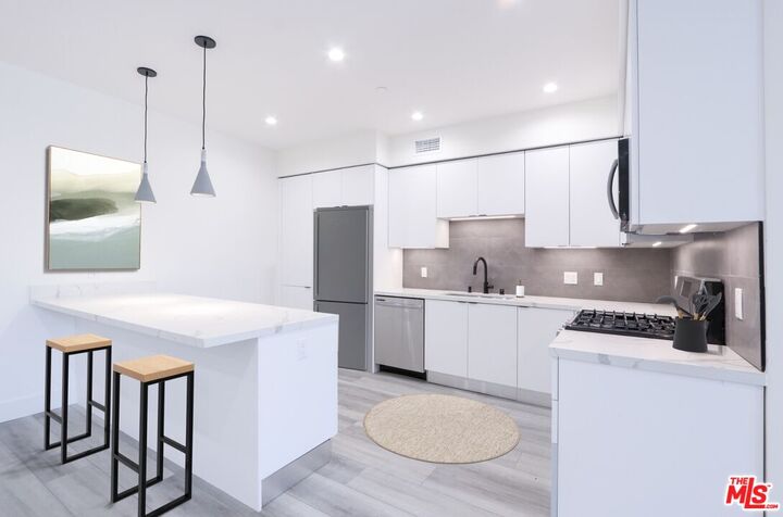 Property Photo: 11800 Courtleigh Dr CA 90066