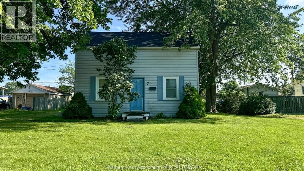 Property Photo:  7 Centre Street West  ON N0P 2L0 