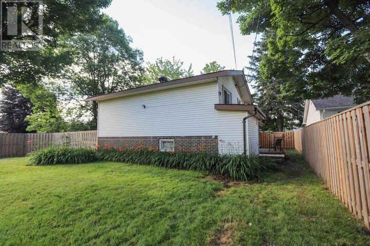 Property Photo: 74 Grandriver Cres ON P6B 3S1