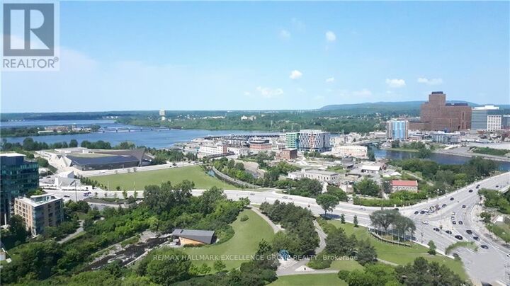 Property Photo:  428 Sparks Street 1904  ON K1R 0B3 