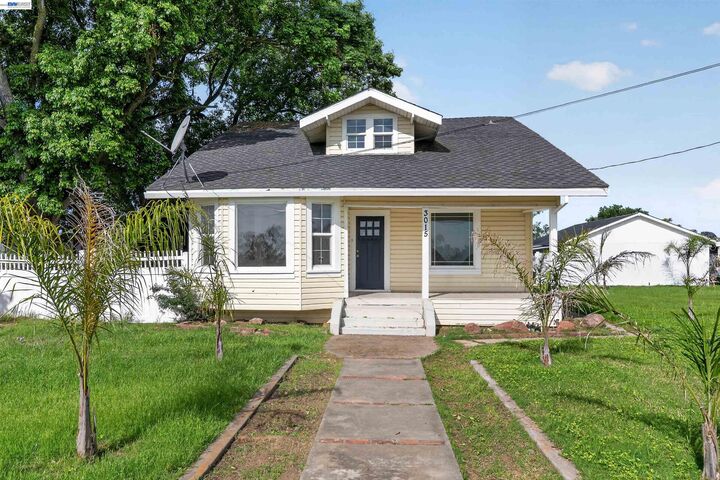 Property Photo: 3015 Point Pleasant Rd CA 95757
