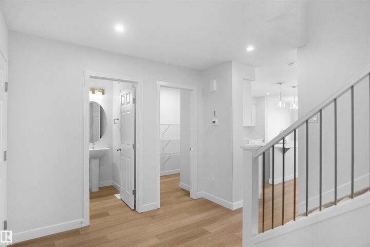 Property Photo: 4383 Clayton Way SW AB T6W 5Z4