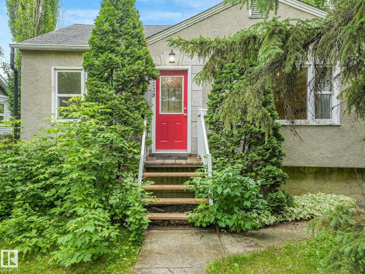 Property Photo:  7239 112 Street NW  AB T6G 1J4 