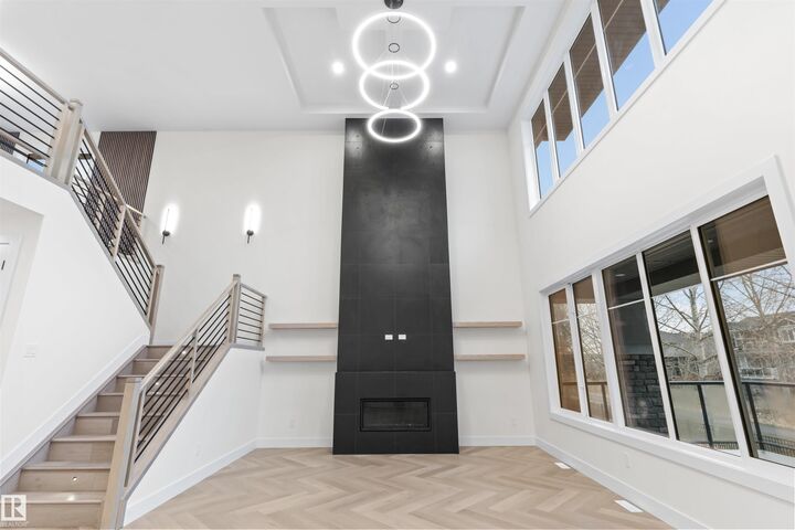 204 Falcon Crescent — photo 1