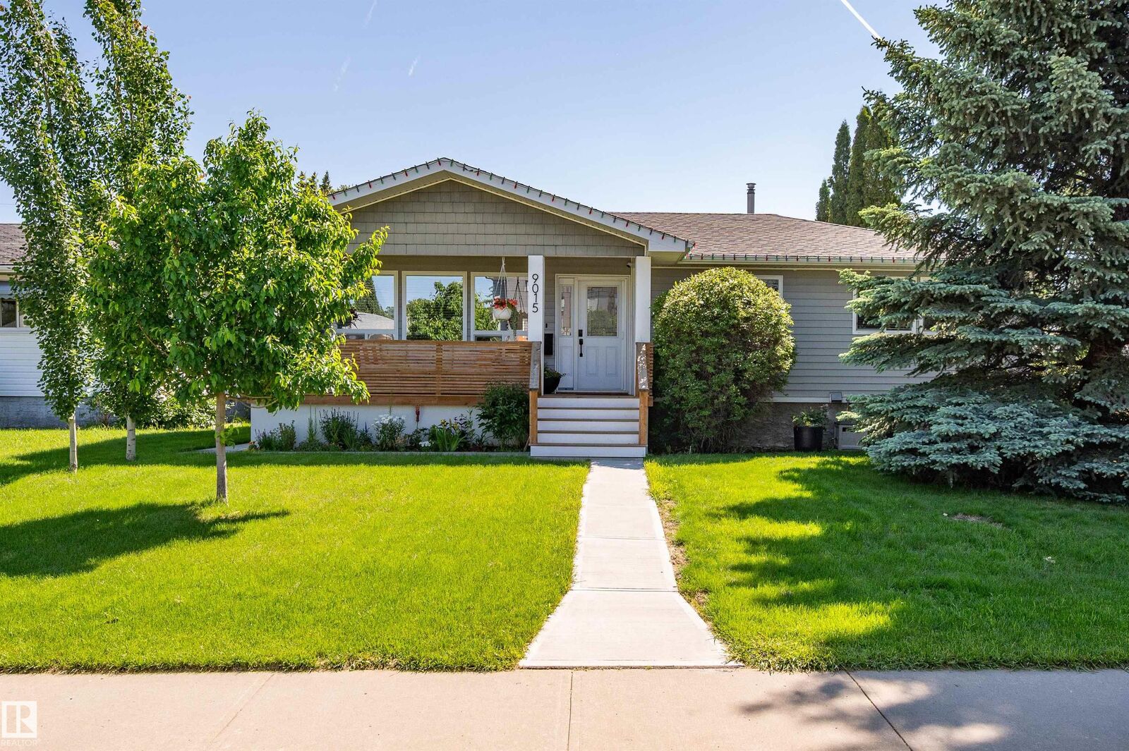 Property Photo:  9015 148 Street NW  AB T5R 0Y5 