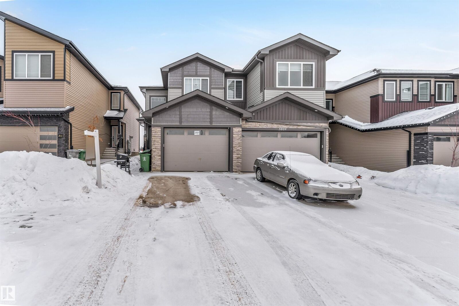 Property Photo: 3807 40 Avenue AB T4X 3B5
