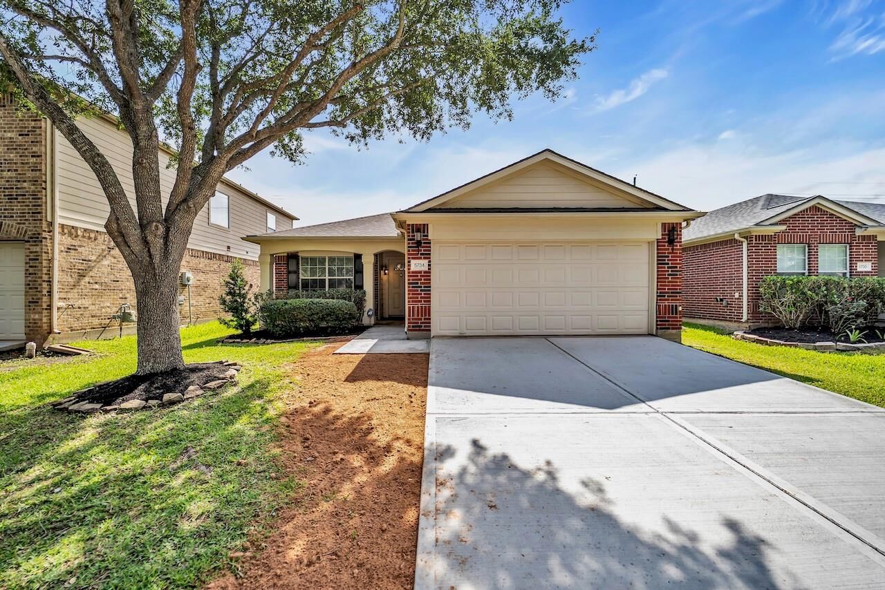 Property Photo: 5734 Baldwin Elm Street TX 77407