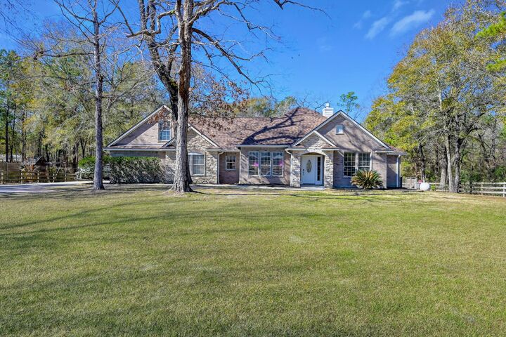 Property Photo: 104 Fish Creek Thoroughfare TX 77316