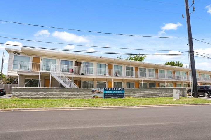 Property Photo: 1408 Hughes Street 12 TX 77023