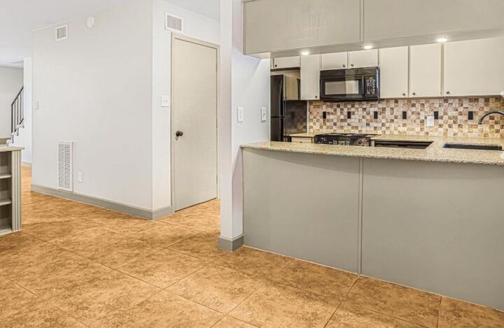 Property Photo: 4410 Tc Jester Boulevard 13 TX 77018