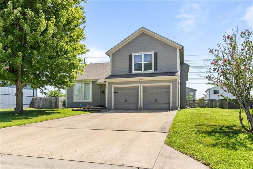 Property Photo:  607 SE Joel Avenue  MO 64063 