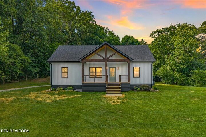 Property Photo: 222/225 Summit Rd TN 37354
