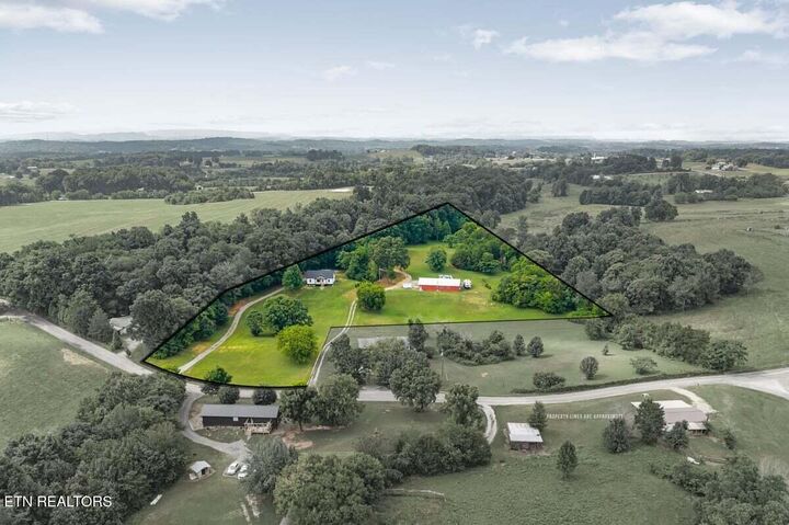 Property Photo: 222/225 Summit Rd TN 37354