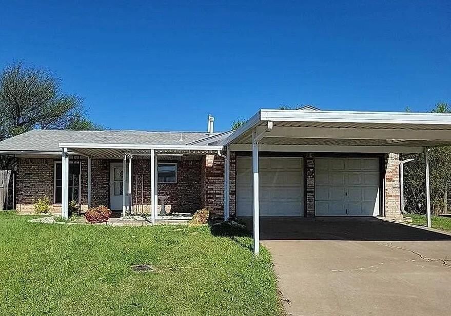 Property Photo: 1614 NW Beechwood Dr OK 73505