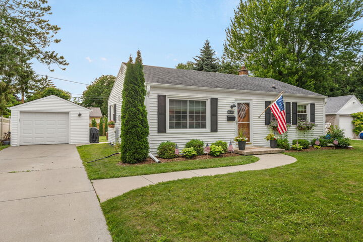 Property Photo: W59n777 Highwood Dr WI 53012