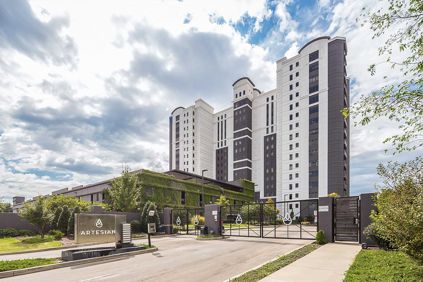Property Photo:  717 Riverside Dr 1004  TN 38103 